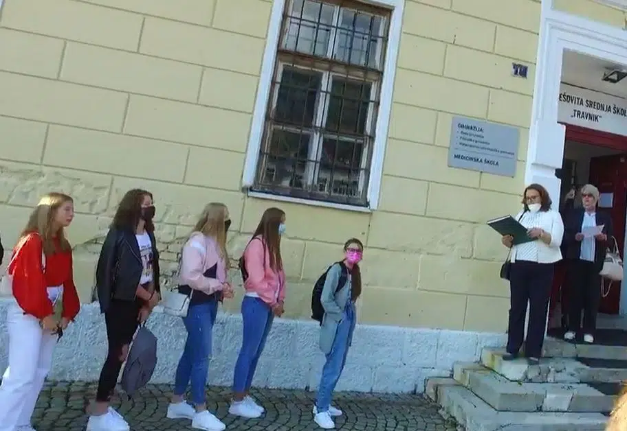 POGLEDAJTE VIDEO IZ TRAVNIKA / Počinje nastava u školama u SBK