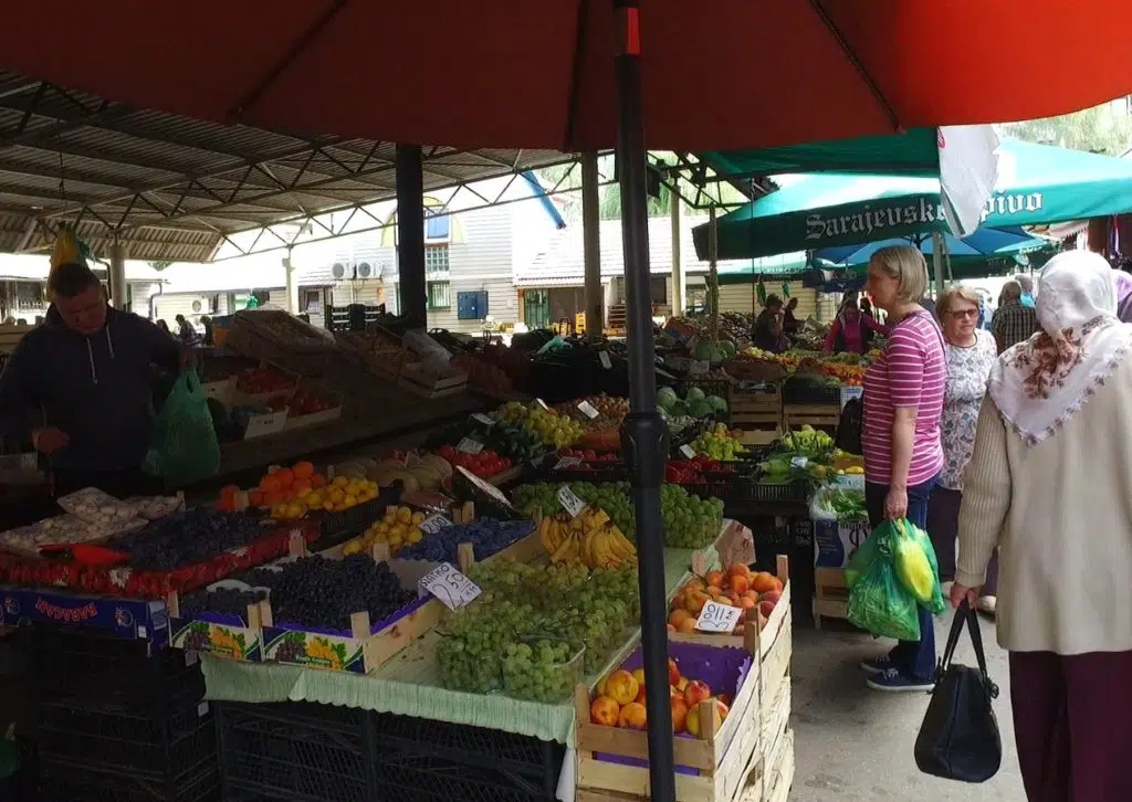 (VIDEO) Travnička pijaca/ Već počela priprema za zimnicu!