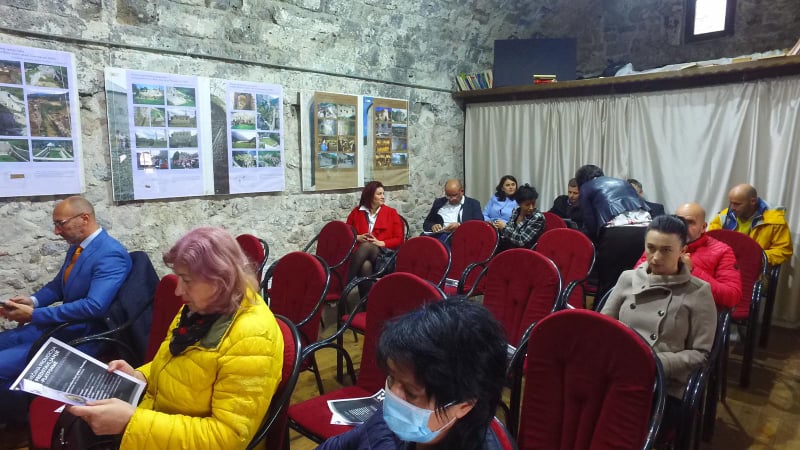(foto/video) povezivanje dijaspore i ljudi u bih / u travniku predstavljena i-platforma