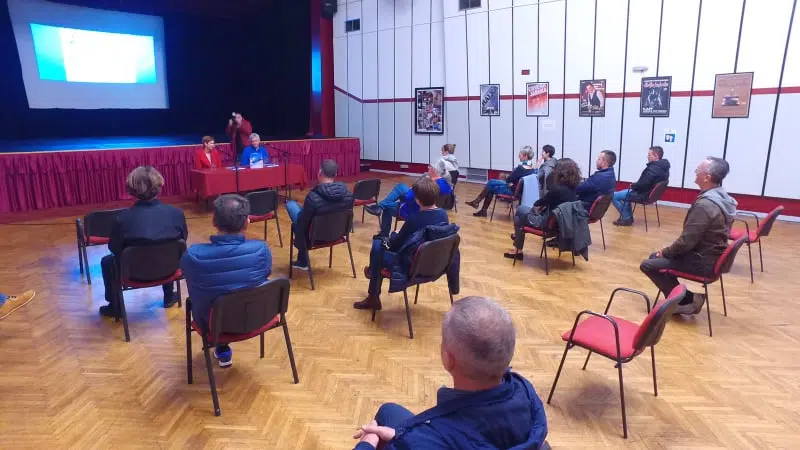 (FOTO) U Travniku promovisan dokumentarni film “Kad čovjek postane planina”