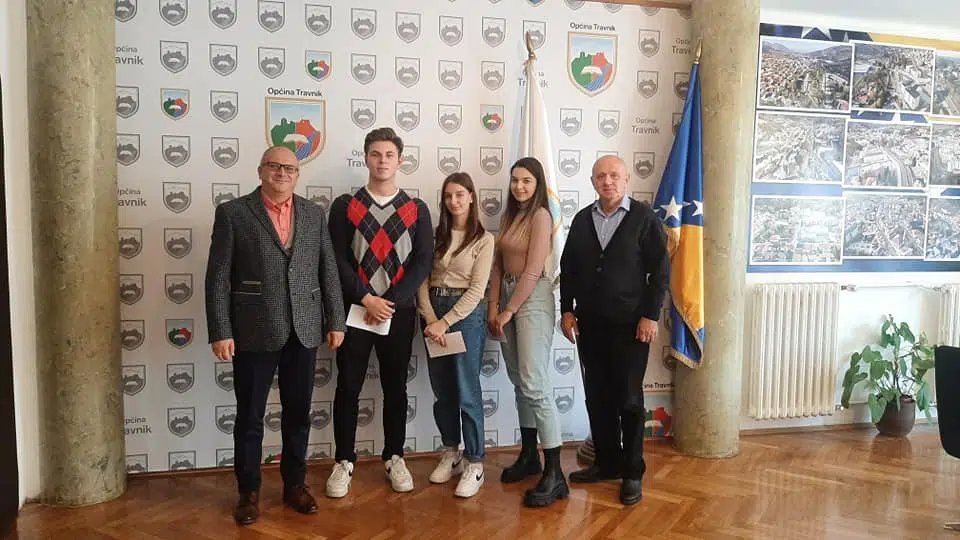 (FOTO) Učenici školske klupe zamijenili radom u Općini Travnik