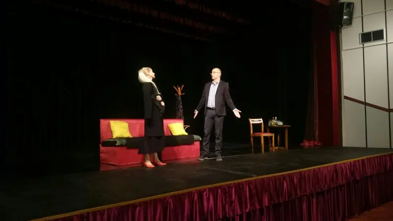 (FOTO/VIDEO) Odigrana predstava “Pidžama za šestero” / Kompletan prihod ide za liječenje Rašide Lendo
