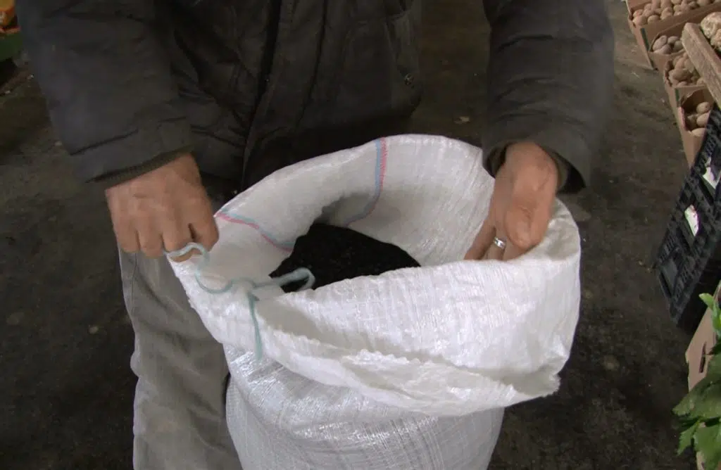 (VIDEO) PIJACA TRAVNIK/ Za dan zaradi k'o neko za sedmicu