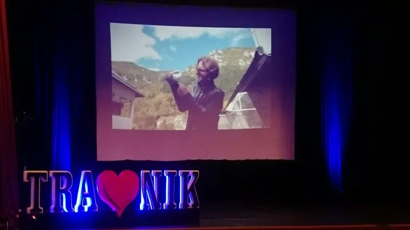 (FOTO/VIDEO) U Centru za kulturu održana kreativna promocija pjesme i spota “Travnik je voljeti lako”