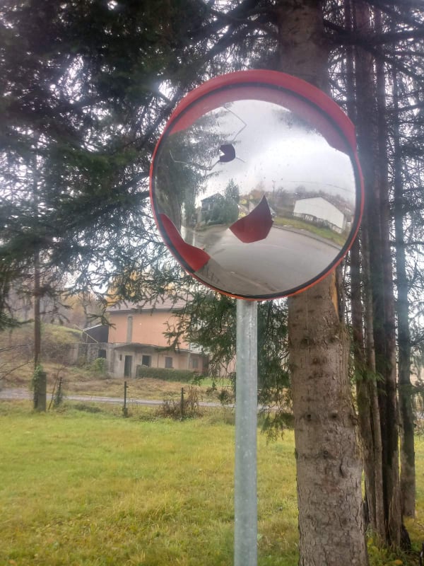 travnik / u dvije mjesne zajednice razbijena saobraćajna ogledala