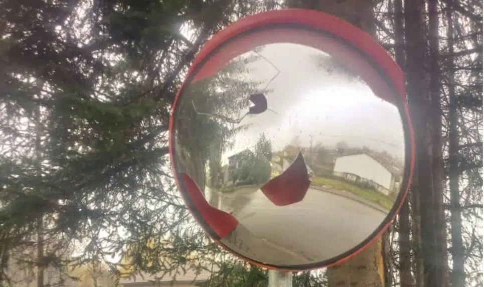 TRAVNIK / U dvije mjesne zajednice razbijena saobraćajna ogledala
