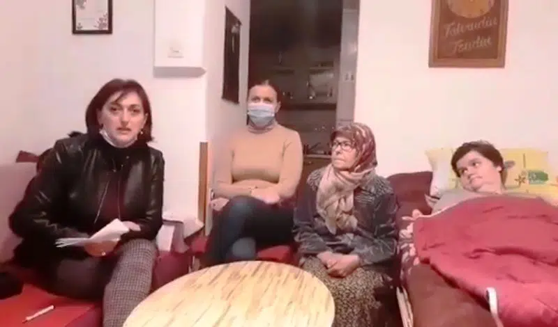 (VIDEO) Bolesna Zurafeta Mahalbašić iz Kljaka brine o dvije nepokretne kćerke…