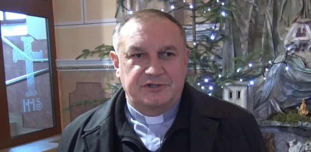 (VIDEO) Travnički župnik i dekan čestitao Božić