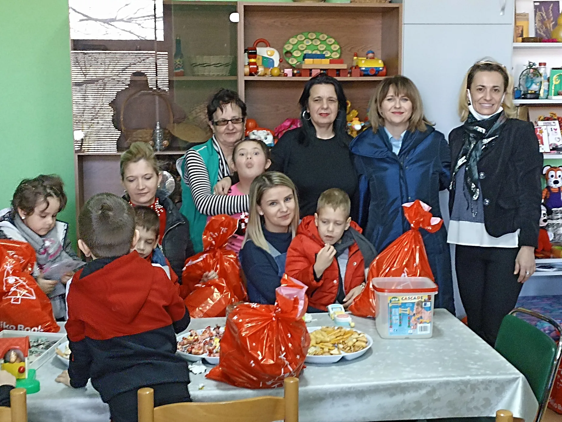 “Jedan paketić za jedan osmijeh” – jedanaesta godišnjica humanitarne akcije zaposlenika Addiko banke