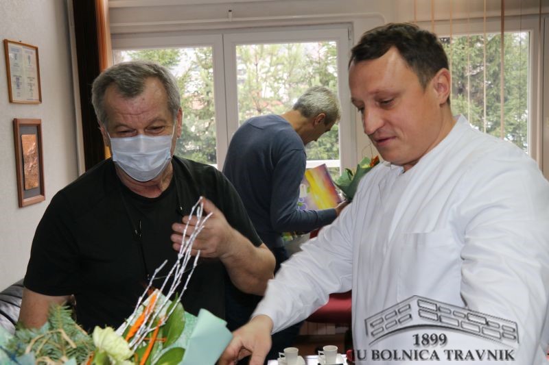 (FOTO) Svečano ali i tužno / Bolnica Travnik ispratila svoje ovogodišnje penzionere