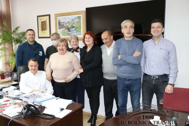 (FOTO) Svečano ali i tužno / Bolnica Travnik ispratila svoje ovogodišnje penzionere