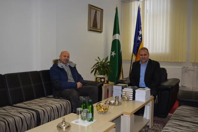 Medžlis IZ Travnik donirao knjige za biblioteku OŠ Mehurići