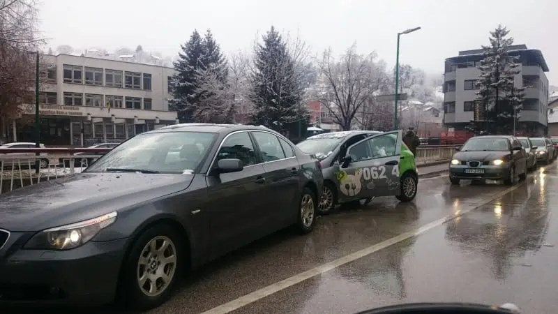 VOZAČI OPREZ! / Saobraćajna nezgoda u Travniku stvorila gužve