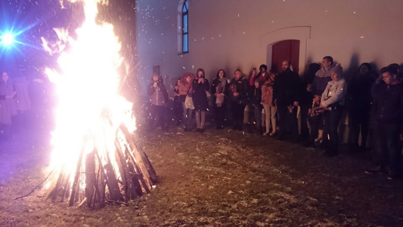 (FOTO) Badnji dan u hramu Uspenja Presvete Bogorodice u Travniku