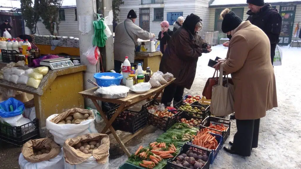 (FOTO) Bez obzira koliko je kupaca, ponuda je uvijek ista / Pogledajte ljepotu tezgi na Zelenoj pijaci