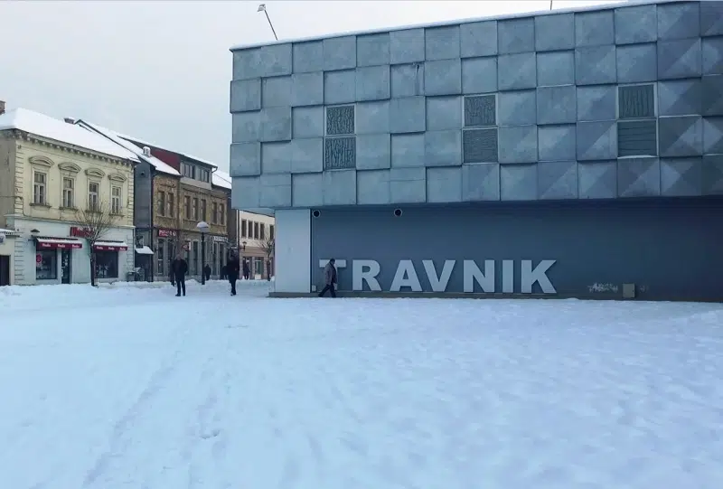 Općina Travnik/ Vlasnici su dužni čistiti snijeg i led ispred svojih objekata