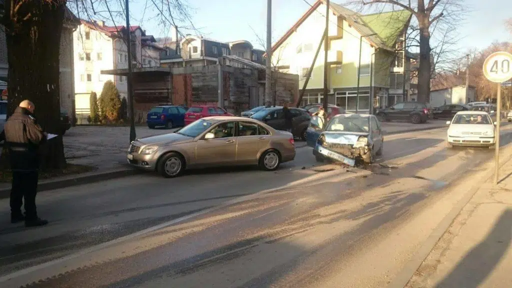 (FOTO) Travnik/ Saobraćajna nezgoda u Bosanskoj…
