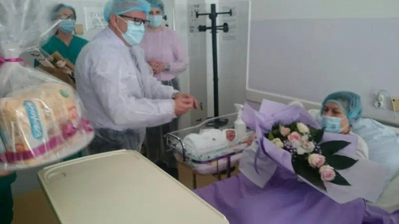 (FOTO) Načelnik Dautović darovao bebe rođene na “Dan općine Travnik”