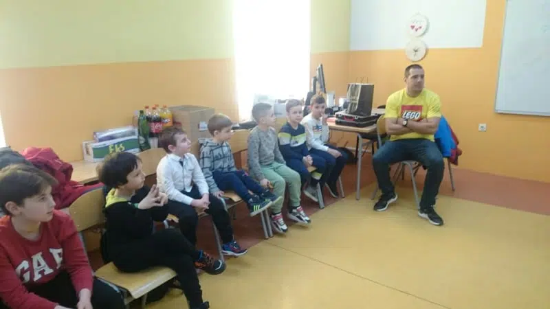 (FOTO) “Susret robotičara” u Travniku