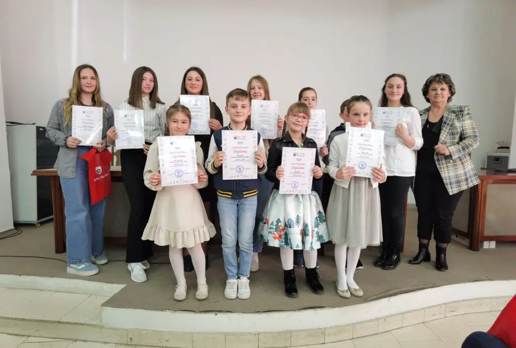 Dan općine Travnik/ Uručene diplome i nagrade najboljim osnovcima u literarnom i likovnom stvaralaštvu