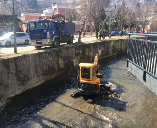 (FOTO) Počinje uređenje vodotoka i saniranje divljih deponija uz vodotok rijeke Lašve