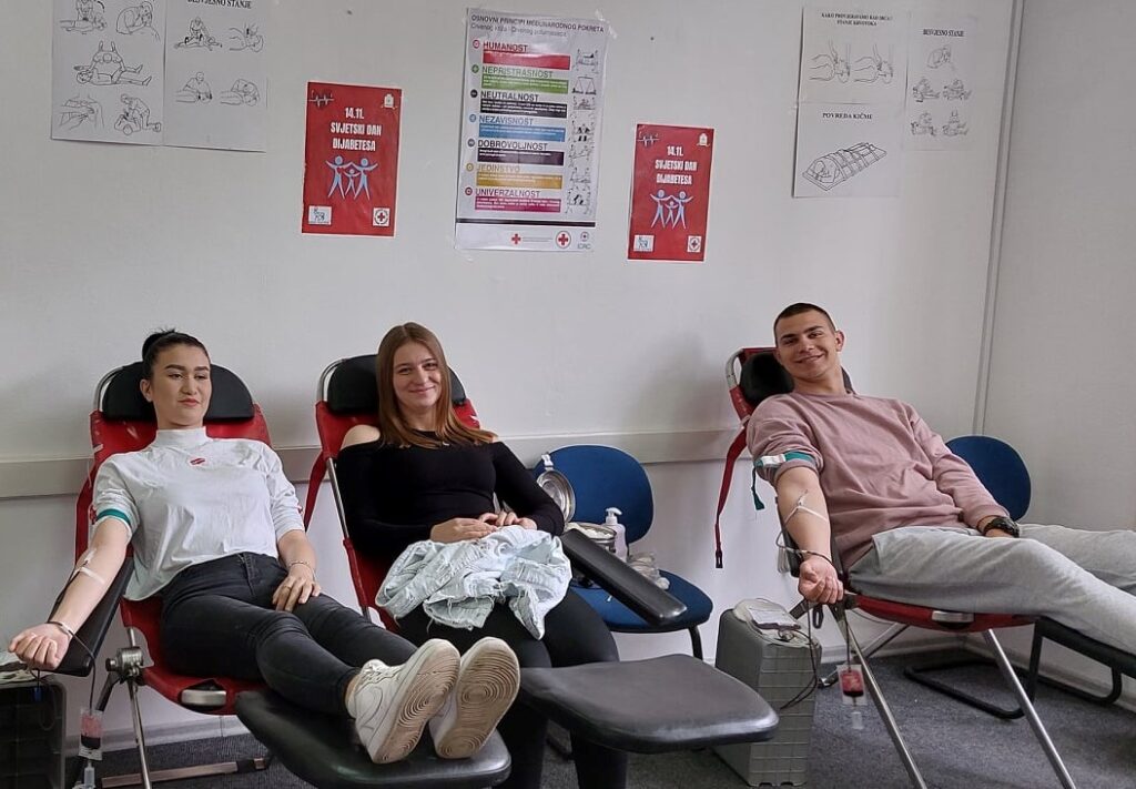 (foto) crveni križ općine travnik organizirao akciju dobrovoljnog darivanja krvi