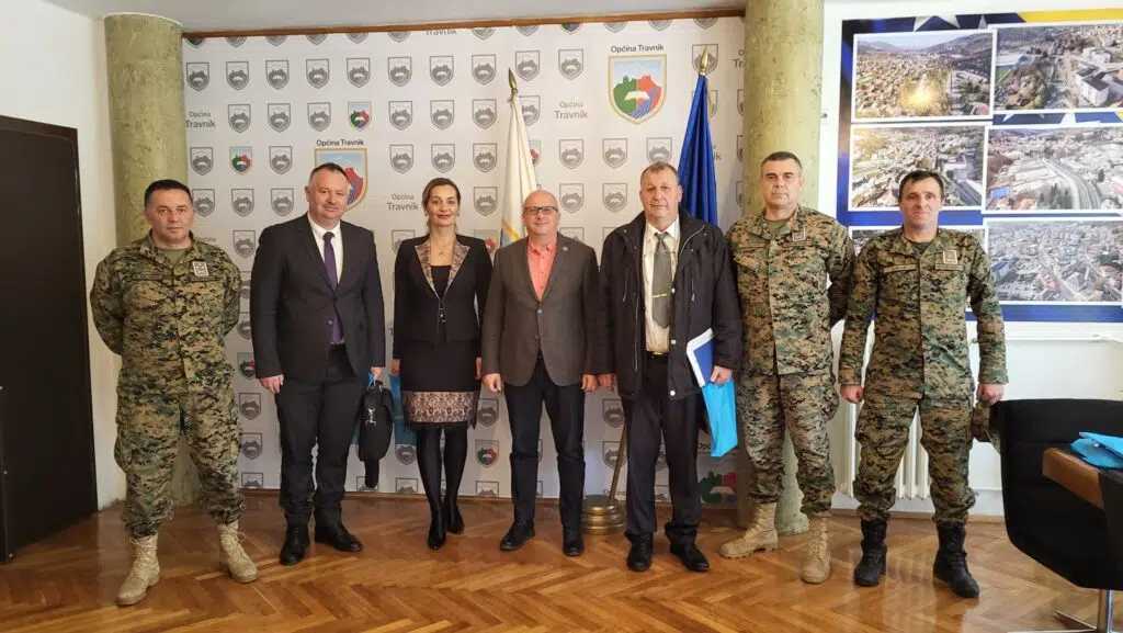 Općina Travnik/ Održan radno-konsultativni sastanak načelnika sa delegacijom Ministarstva odbrane BiH i OS BiH