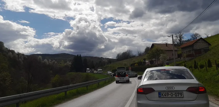 (FOTO) Zbog saobraćajne nezgode gužve prema Turbetu…