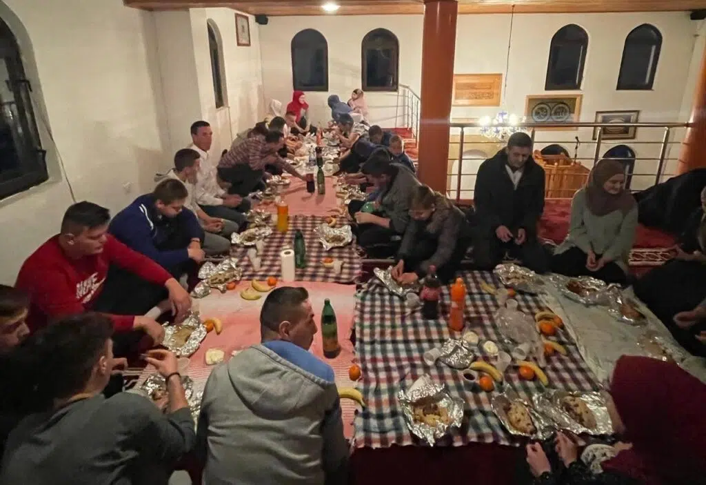 Organiziran iftar i druženje u Radojčićima