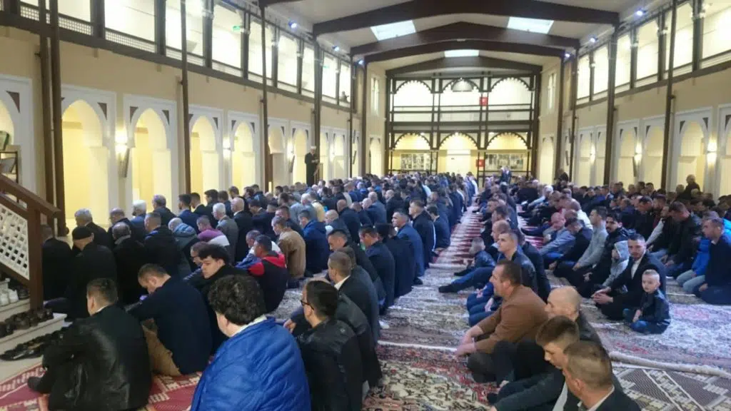 Ramazanski bajram/ Bajram-namaz u Elči Ibrahim-pašinoj medresi