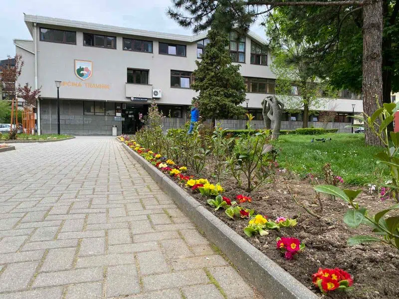 Počelo proljetno uređenje javnih i javnih zelenih površina u Travniku