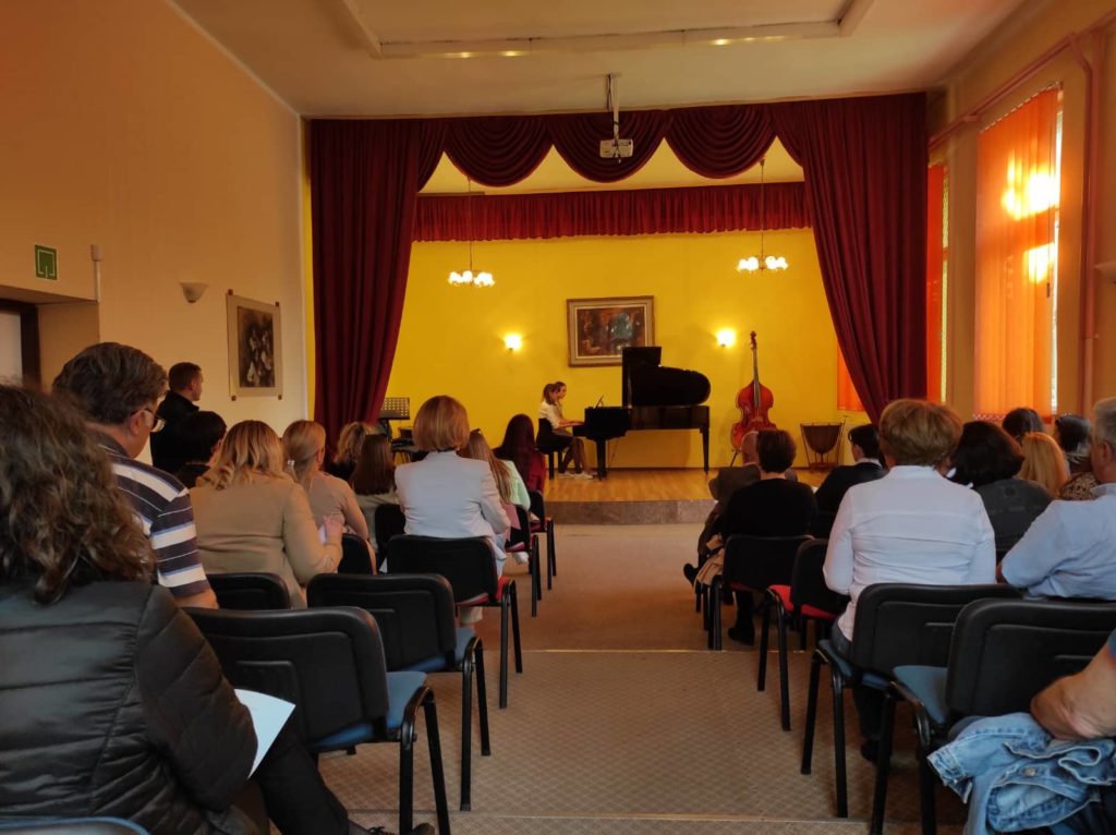 (foto) učenici iz travnika i novog travnika održali zajednički koncert