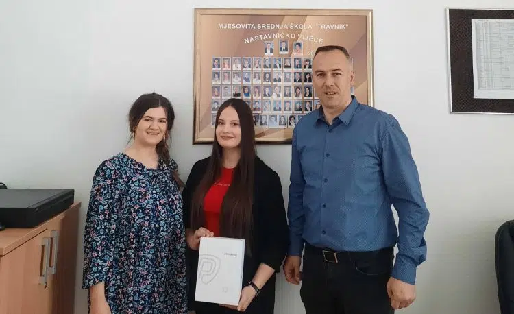 Emana Mangafić osvojila drugo mjesto na takmičenju o temi “Zašto volim svoju domovinu”