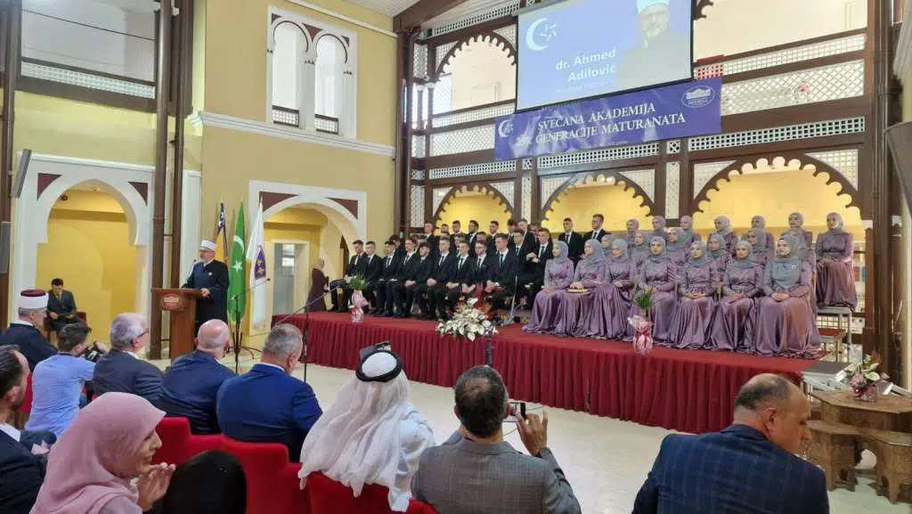 Akademijom u Elči Ibrahim-pašinoj medresi u Travniku ispraćena 255. generacija maturanata