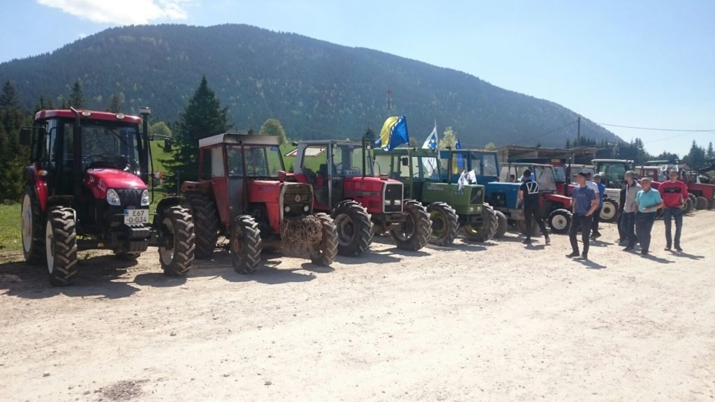 traktorijada u travniku okupila veliki broj učesnika (foto)
