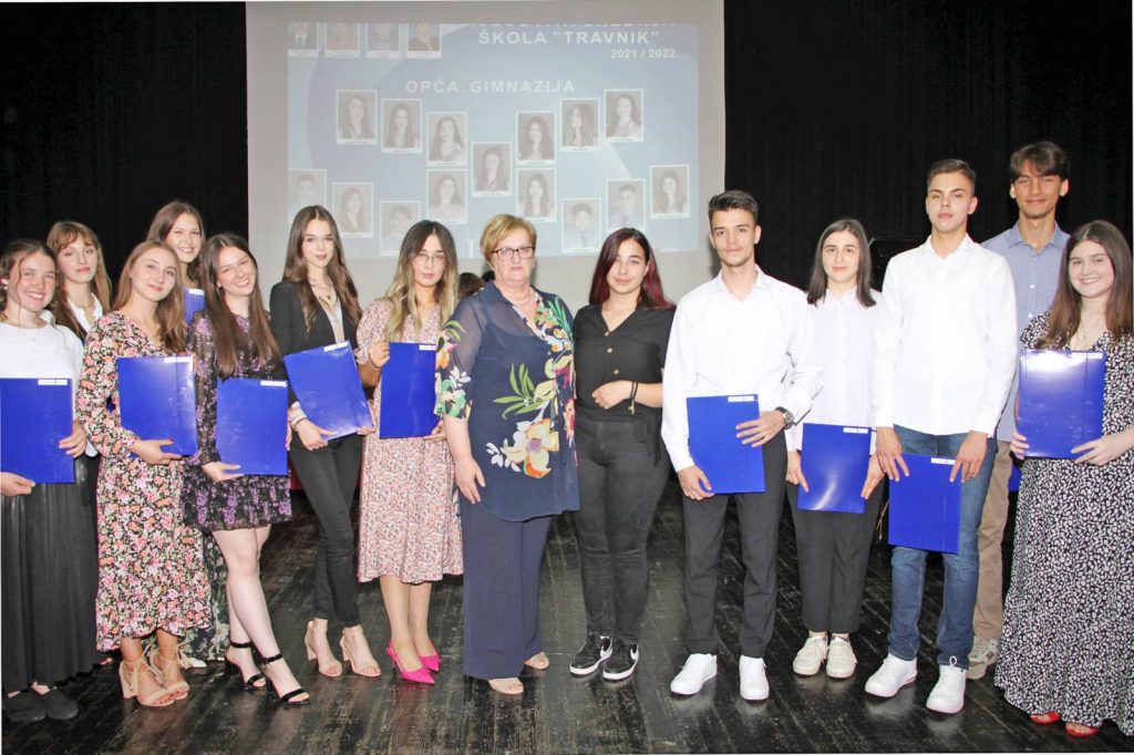 generacija 2021/2022: svečana dodjela diploma maturantima msš travnik