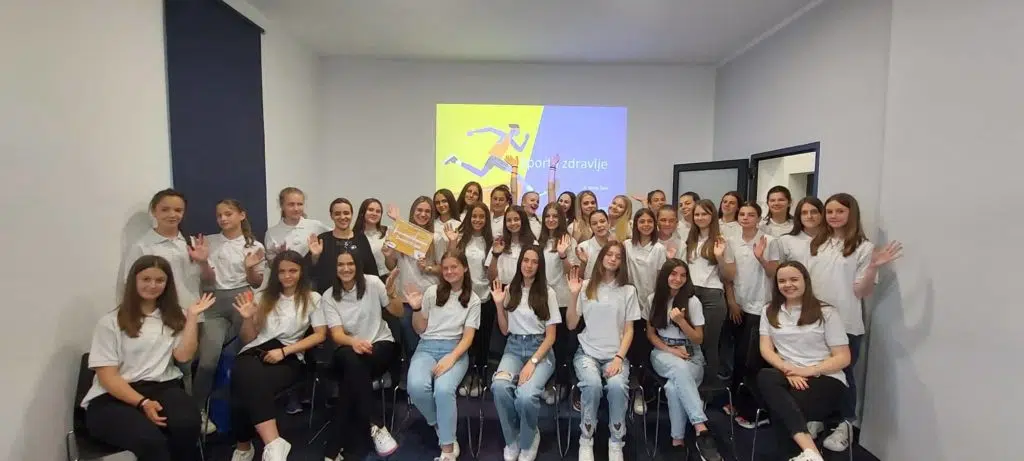 (FOTO) TRAVNIK / Doktorica Belma Šakić održala predavanje u okviru projekta “Sport i zdravlje”