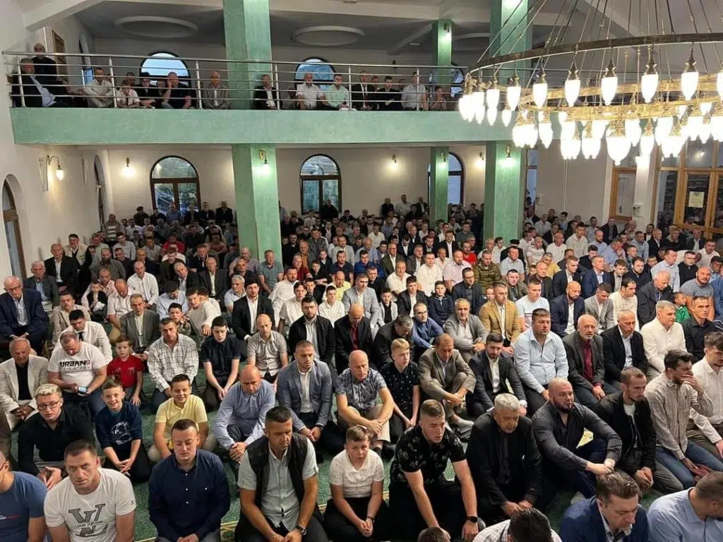 Bajram namaz u džamiji na Kalibunaru