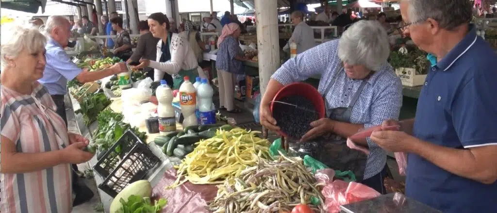 (FOTO) Pazarni dan u Travniku