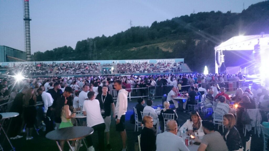 (foto/video) spektakl kakav se ne pamti! halid bešlić u travniku pred 8 000 ljudi