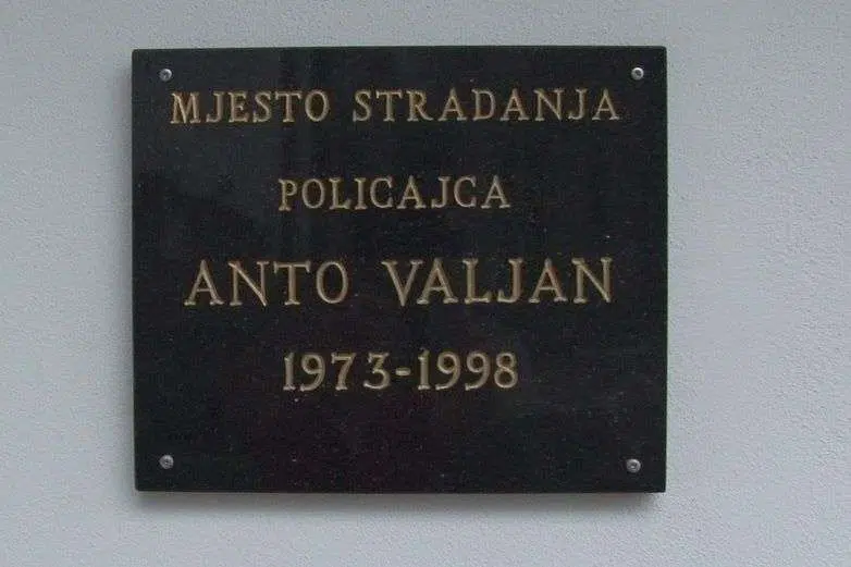 U Travniku obilježena 24 godišnjica stradanja Ante Valjana