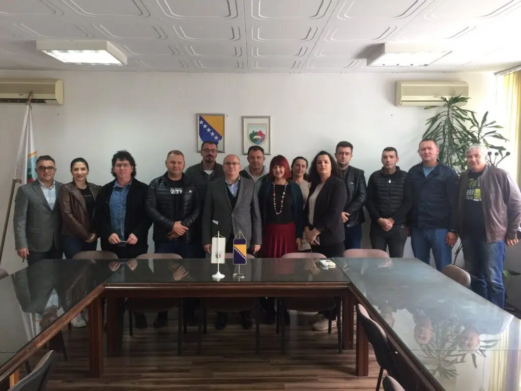(FOTO) Za 13 osoba iz Travnik 70.000 KM