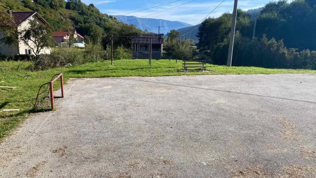 Direktorica kompanije „Maguba“ priprema novu akciju uređenja školskog prostora područne škole „Goleš“