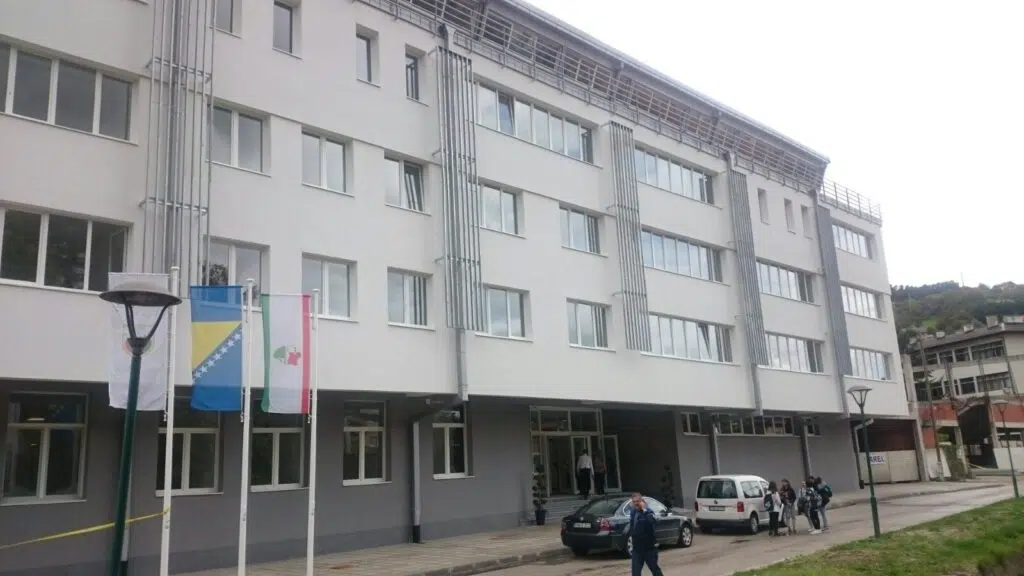 (FOTO) Velika svečanost u Travniku / Konačno otvoren Srednjoškolski centar!