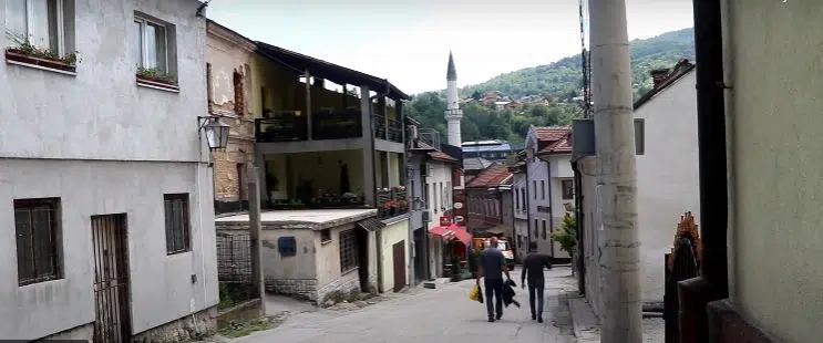 Obustavljen saobraćaj za sva motorna vozila u ulici Varoš