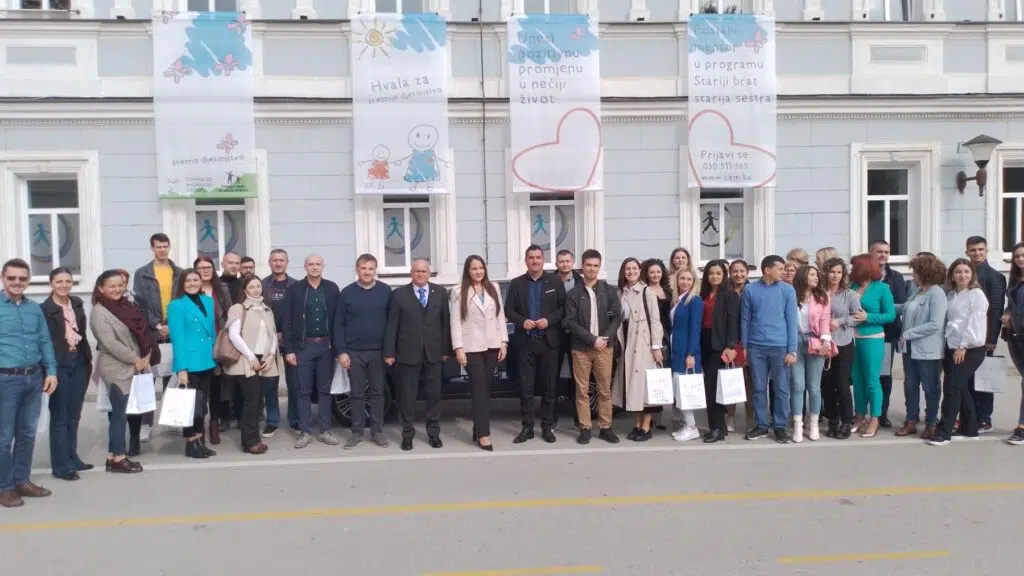 Svečano u CEM-u / Uz dodjelu certifikata izvršena i primopredaja vozila Centru za socijalni rad