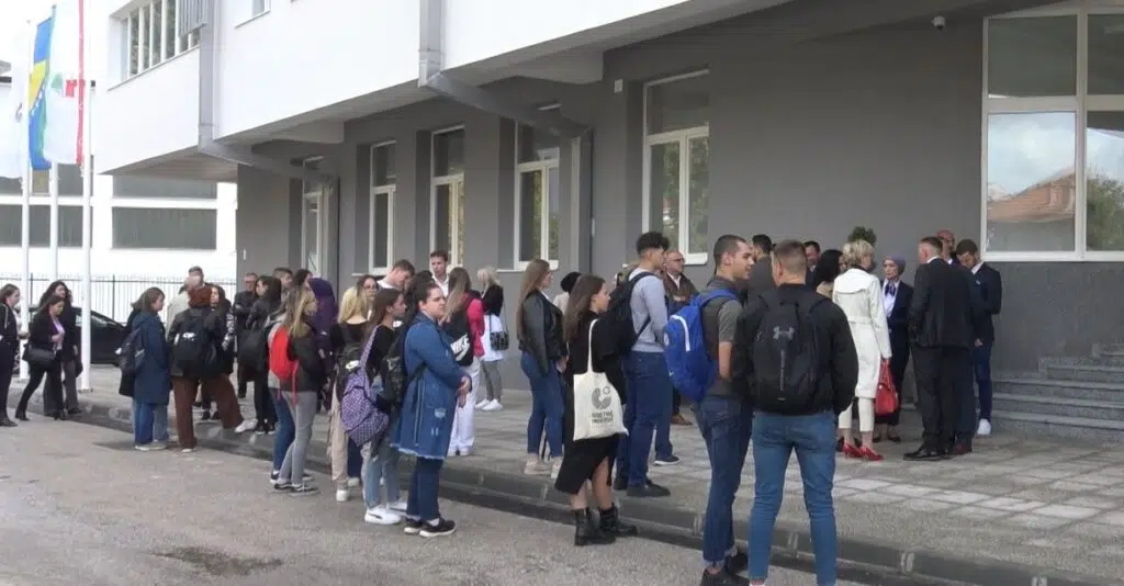 Zbog velikog interesovanja oglasili se iz MSŠ “Travnik” / Evo u kojoj je fazi škola kada je u pitanju prelazak u nove prostorije