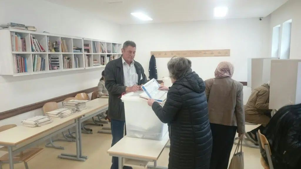 Do 15 sati u Travniku glasovalo 33,32 posto birača, u Vitezu oko 38 posto