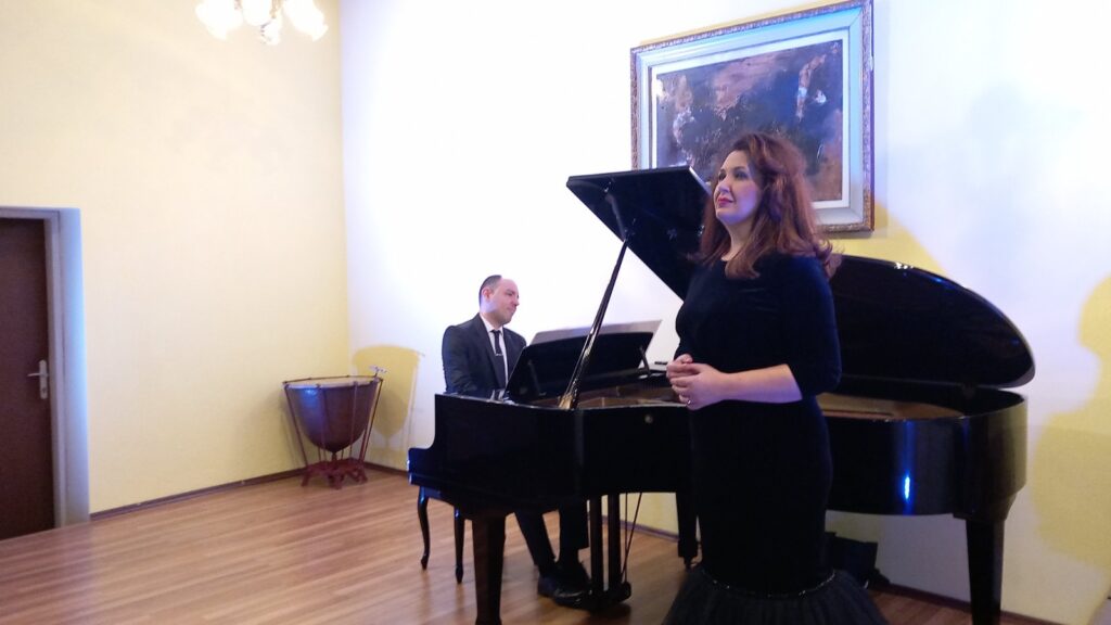 u koncertnoj sali osnovne muzičke škole travnik održan operni koncert sopranistice vesne šimić