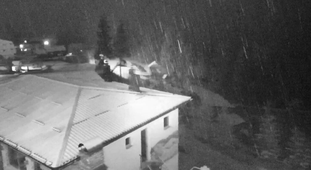 (FOTO) Prava zima na Vlašiću / Snijeg prekrio ljepoticu u Srednjoj Bosni
